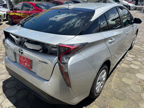 Toyota Prius 1.8 Base Cvt