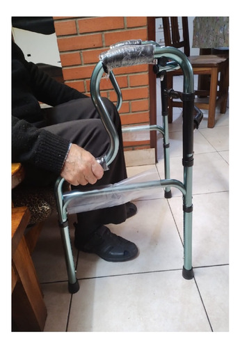 Imagen 6 de 10 de Andador Ortopedico Pleg Doble Grip Ayuda A Pararse Aluminio