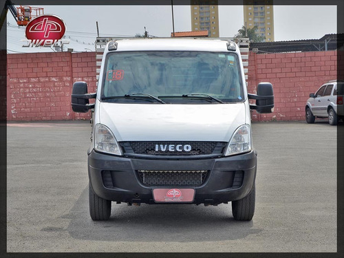 Imagem 4 de 15 de Caminhonete Iveco Daily Com Carroceria