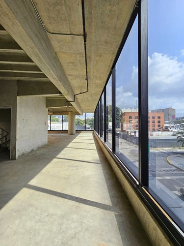 Edificio Comercial En Venta 3.400 M2 - Urb. Las Mercedes