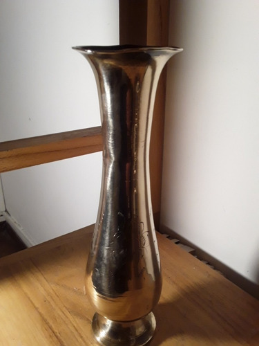 Antiguo Florero En Bronce Abrado. Origen India. (Usado)