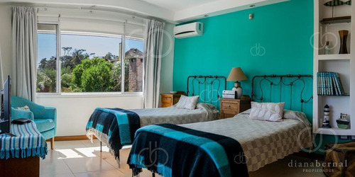 Imagen 17 de 25 de Venta De Casa De 4 Dormitorios Frente Al Mar En Mansa Punta Del Este