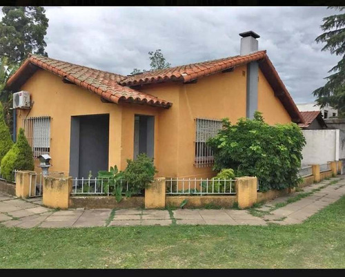 Imagen 2 de 14 de Permuta - Chalet De 4 Ambientes En Venta Ideal Emprendimiento - Ituzaingo Sur