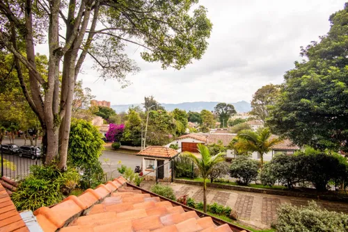 Casa En Venta En Cerros De Niza. Cod V6978