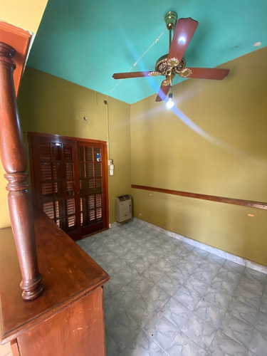 Imagen 5 de 17 de En Venta Casa 3 Amb Con Gge P/ 2 Autos, Amplio Fondo Libre, Terraza Y Local En Lanus (136)