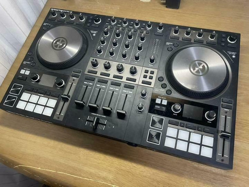 Native Instruments Traktor Kontrol S4 Mk3