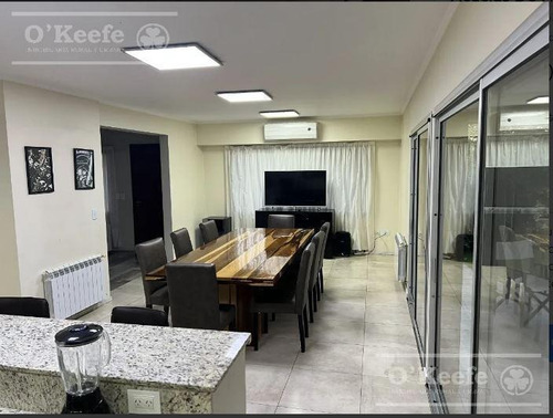 Imagen 13 de 23 de Casa En Venta De Cinco Ambientes Sobre Un Lote Central En El Barrio Las Acacias De Hudson