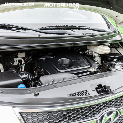 Imagen 16 de 25 de Hyundai H-1 2.5 Gls 12 Asientos | Permuta / Financia