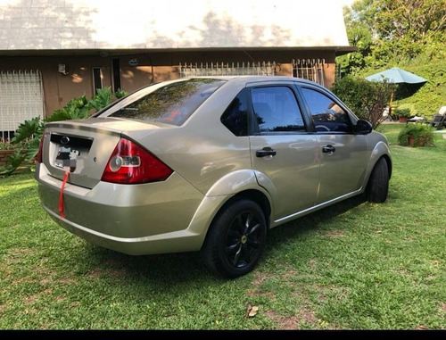 Imagen 2 de 12 de Ford Fiesta Max Ambiente Mp3