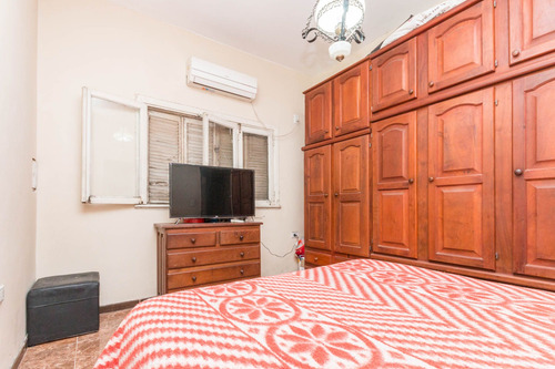 Casa En Venta, Acepta Permuta. 2 Pl. 4 Amb