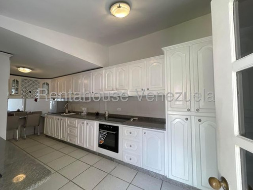 En Alquiler Casa En Urb El Castaño #25-14338 Rm