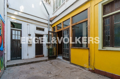 Imagen 2 de 12 de Venta Amplia Casona Barrio Yungay
