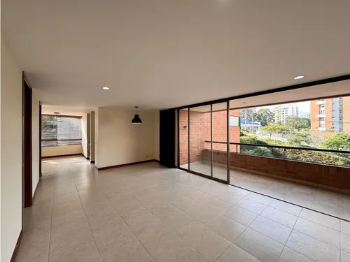Apartamento En Venta Con Espacios Amplios Poblado (loma De Los Parras)