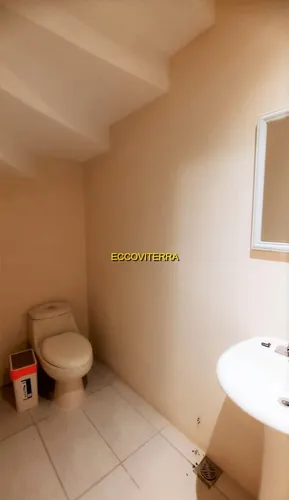 Vendo Moderno Apartamento, Dos Niveles, Dos Amplios Dormitorios, Incluye Area Para Jardin