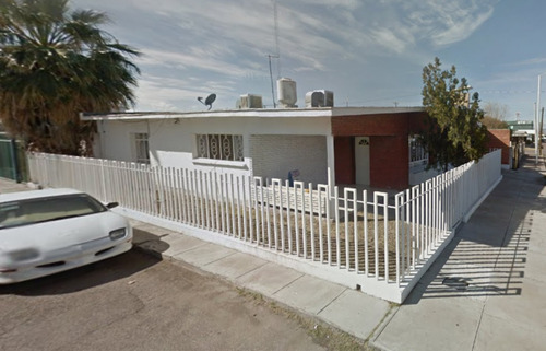 Casa De Un Nivel Con Excelente Ubicacion, 3 Recamaras, 2 Baños, 1 Lugar De Estacionamiento Con Uso De Suelo