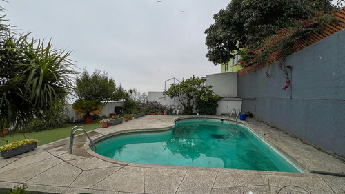 Encantadora Casa Con Diseño Clásico Y Vista Al Mar En Viña