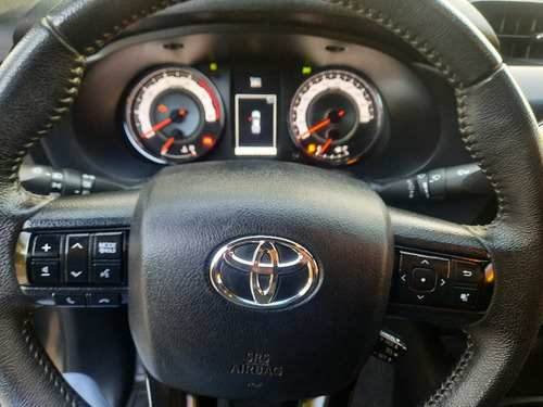 Imagen 12 de 16 de Toyota Hilux 2019 2.8 Cd Srx 177cv 4x4