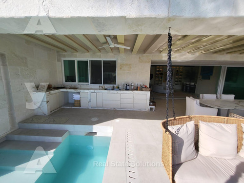 Casa En Venta, 5 Recámaras, Elevador, Remodelada Nueva, Amueblada,puerto Cancún.