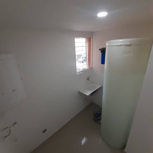 Imagen 5 de 9 de Apartamento En Venta En Los Naranjos Humboldt