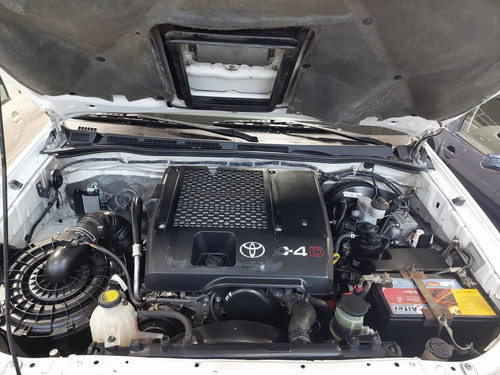 Imagen 9 de 10 de Toyota Hilux 2010 3.0 I Srv Cab Doble 4x4 Cuero