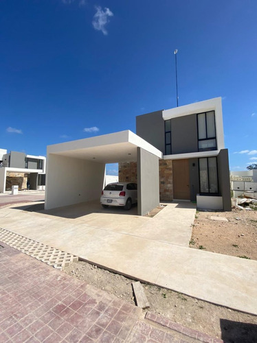 Casa En Venta De 4 Habitaciones En Privada Moratta