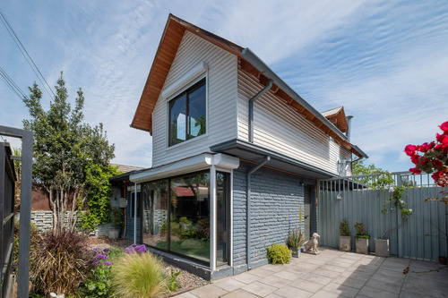 Impecable Casa Remodelada Pareada (almendros)