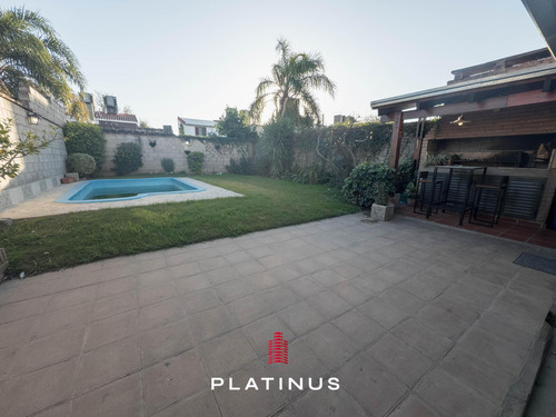 Casa En Venta En Barrio Juan B. Justo De 3 Dormitorios Apta Crédito