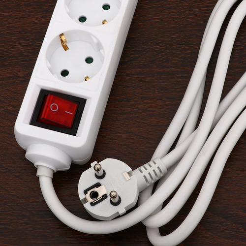 Toma De Corriente Blanca Con Enchufe Europeo Con Interruptor