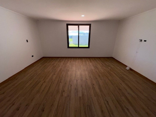 Casa En Arriendo De 4 Dorm 3 B. En Condominio Olivar