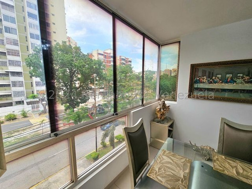 Amplio Apartamento Amoblado En Venta, Urb. Los Caobos, Maracay, Planta Electrica Y Pozo, 25-15272 Mv
