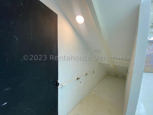 Local Comercial En Alquiler En La Boyera. Yr
