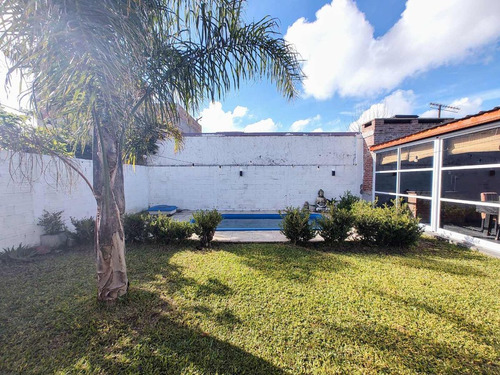 Casa 4 Ambientes En Venta En Bosques Con Pileta