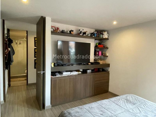 Arriendo Apartamento De 70mts, Barrio Santa Barbara