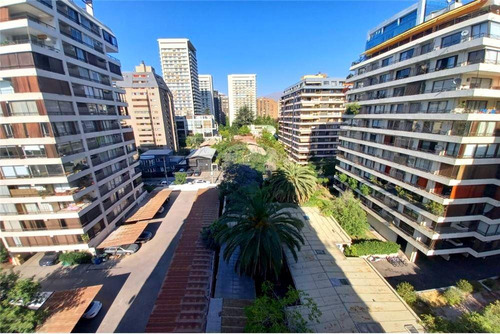 Amplios Espacios Para Remodelar !!!