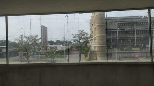 Se Alquila Completamente A Estrenar Galpón Comercial Antes De Llegar Al Parque Santos Michelena Av Bolivar De Maracay