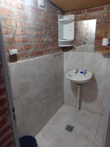 Imagen 5 de 12 de Alquilo Local Comercial 5,5 Ancho X 11 Mts Fondo!!