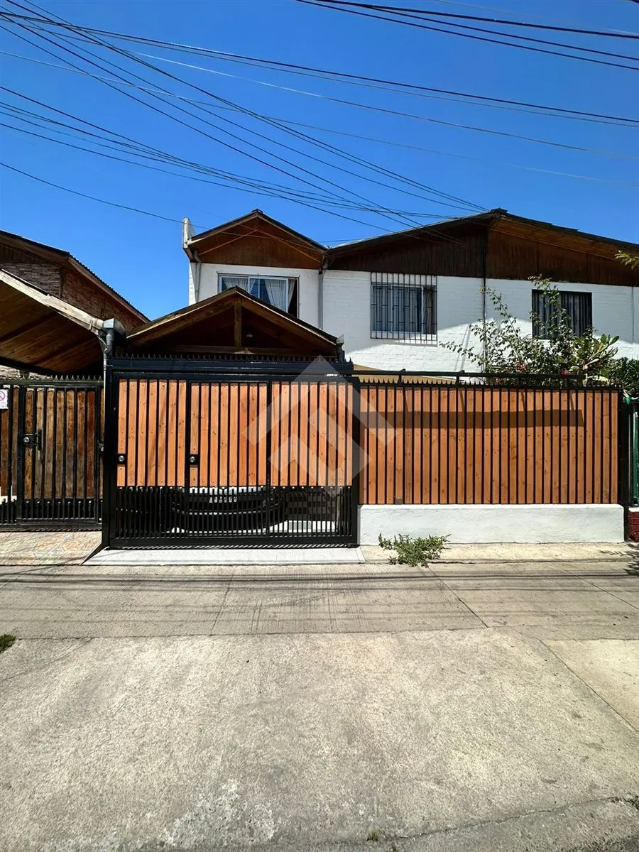 Imagen 1 de 25 de Casa En Arriendo De 4 Dorm. 2 Baños En Maipú
