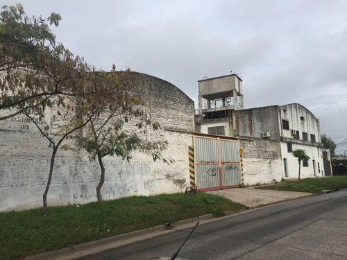 Imagen 3 de 19 de Depósitos De 1358m2 Cubiertos Sobre 3729m2 De Terreno Zonificación I4