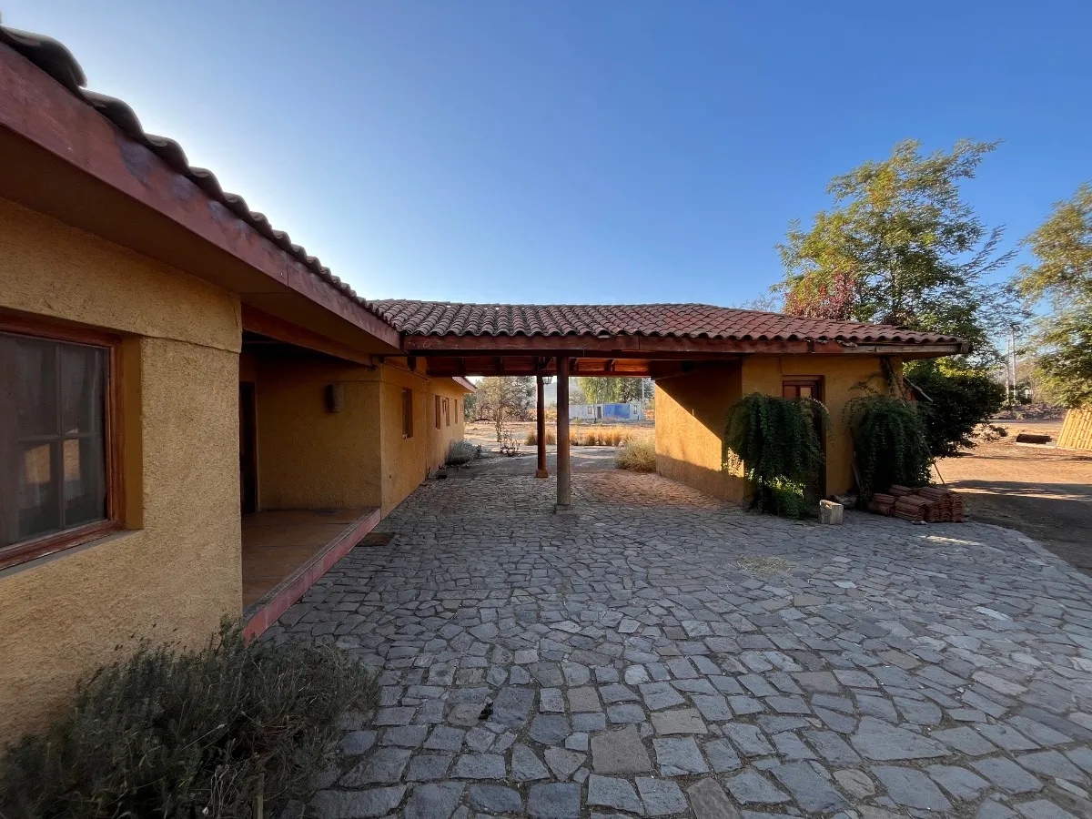 Imagen 2 de 24 de Se Vende Casa En Amplia Parcela En Tiltil