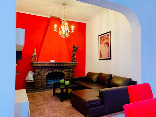 Casa De Cinco Ambientes Y Cuatro Baños