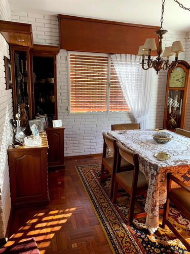 Venta Excelente Casa De 3 Dormitorios Con Renta Actual, Barbacoa, Piscina Y Depósito En Carrasco Norte