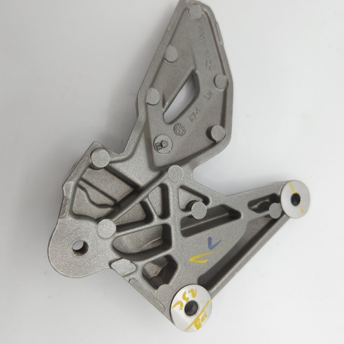 Soporte Reposapie Delantero Izquierdo Gris Ns200 Original