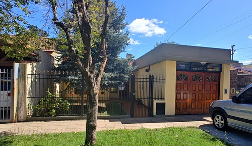 Encantadora Casa En Venta En Moreno Centro