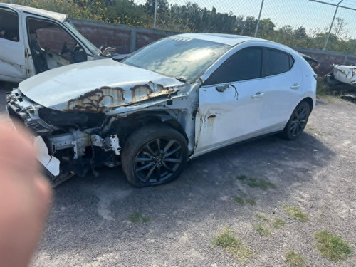 Mazda 3 Hatchback Estandar X Partes, Yonke