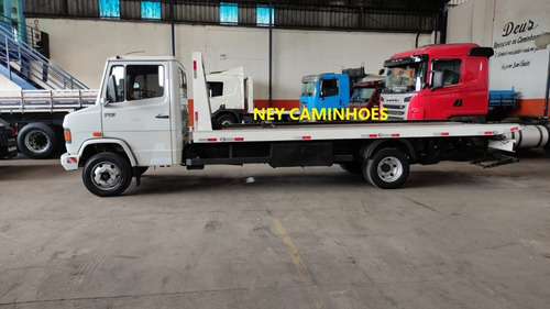 Imagem 8 de 14 de Mb 710 Guincho Plataforma