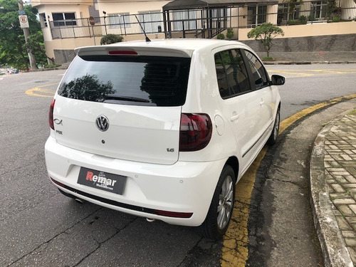Volkswagen Fox Highline 1.6 Completo Total Flex