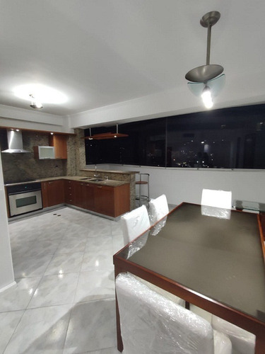 Imagen 3 de 17 de Ricardo Monsalve Re/max Terra Gold Alquila Hermoso Apartamento Amoblado En Lecheria Res. Katiuska (solo Clientes)