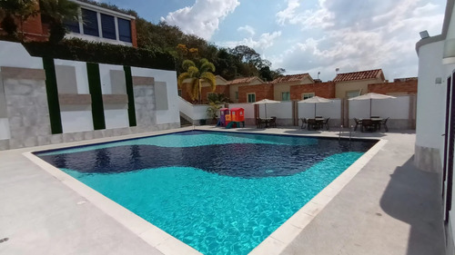 Townhouse Altos De Guataparo Residencias Las Villas. Planta 100%