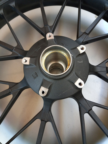 Roda Dianteira Cb 1000r 19/24 Sem Solda Ou Trincas. (Usado)
