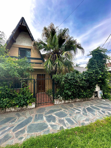 Casa De 6 Ambientes Apta A Crédito